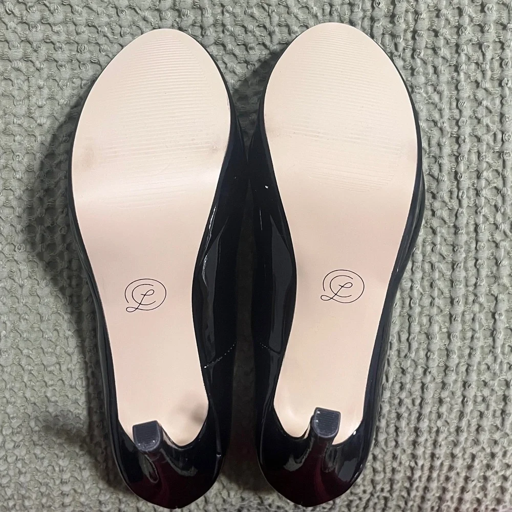 Chinese Laundry Black Patent Platform Pumps 8 - Picture 6 of 8
